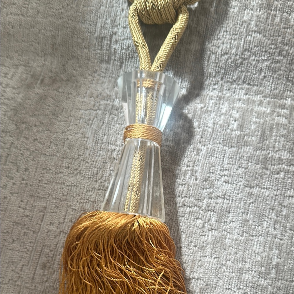 Elegant Gold Tassel Tieback. And hook hunger Beautiful and like new. - Picture 2 of 4